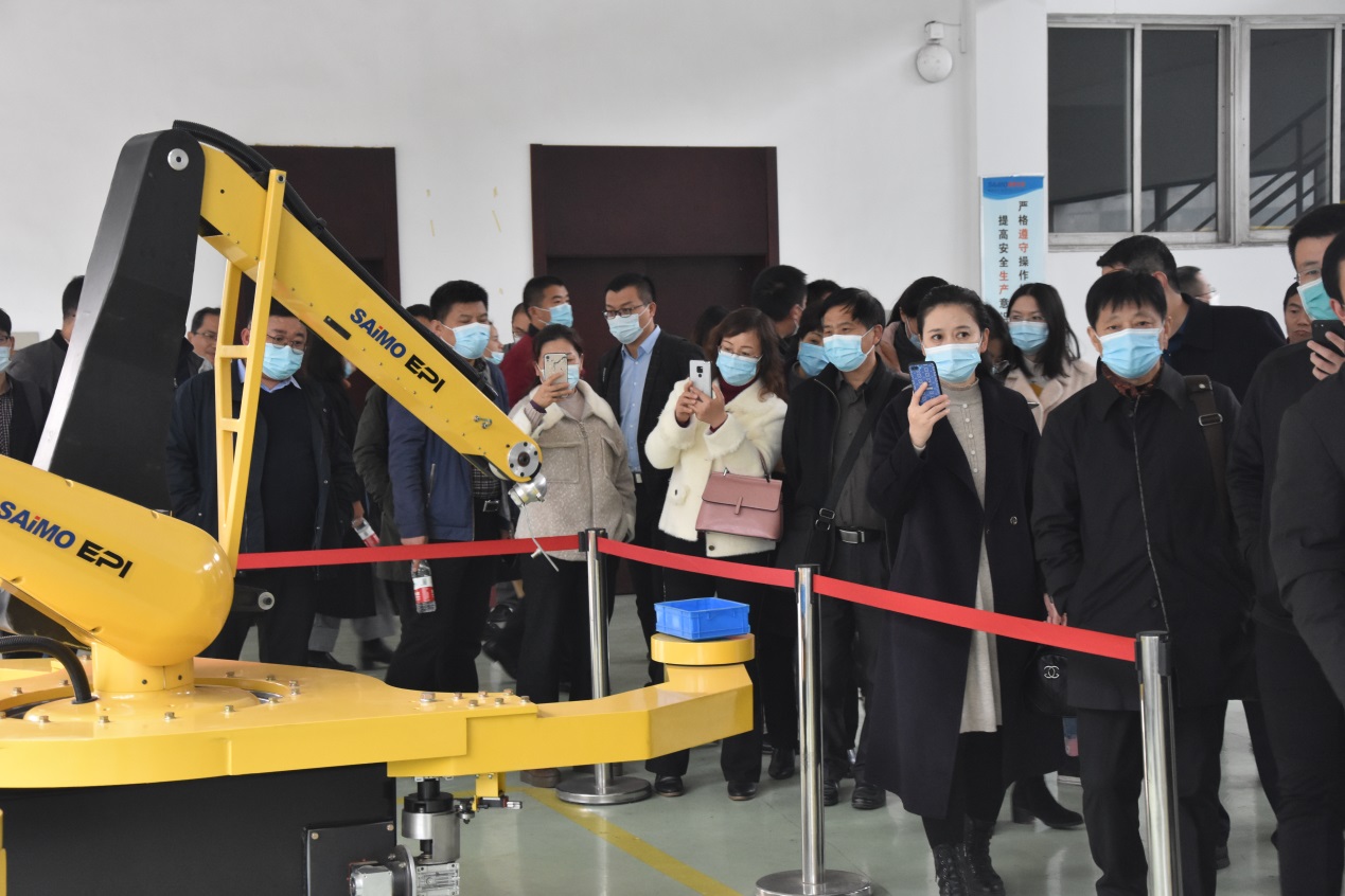 無需編程、人工示教的“噴涂機(jī)器人”